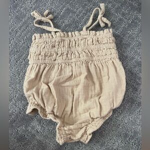 Old Navy Bubble Romper- Great Condition! 6-12 Months